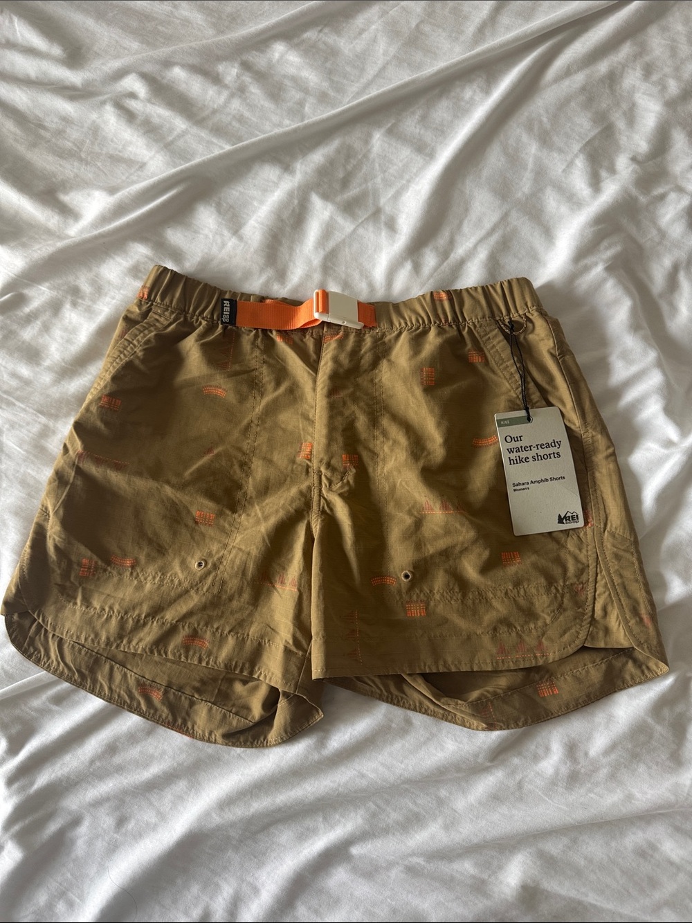 NWT REI Sahara Amphib Shorts in Khaki with Orange Belt and Accents